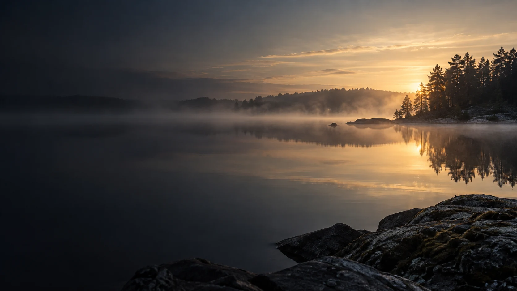 Vaikne põhjamaine järv koiduvalguses
