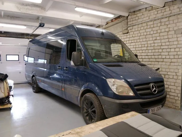 Автобус Mercedes